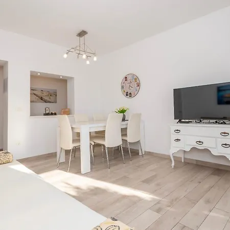 Apartment Sima *